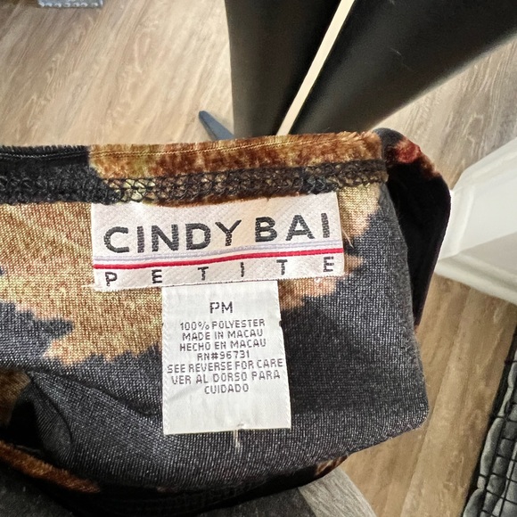 Cindy Bai Black Velour Top with Leave Motif Sz PM - Picture 3 of 3